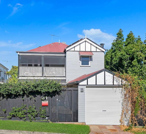 Paddington Cottage - A Classic Queenslander Stay - Hervey Bay Accommodation 0