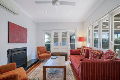Paddington Cottage - A Classic Queenslander Stay - Hervey Bay Accommodation 2