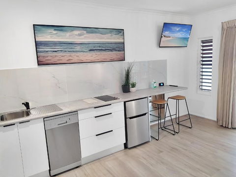Palm Cove Beach Retreat - 1st Floor - Tourism Hervey Bay 1