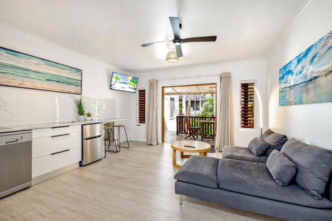 Palm Cove Beach Retreat - 1st Floor - Tourism Hervey Bay 2