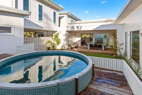 Palm Springs Hideaway - Tourism Hervey Bay 0
