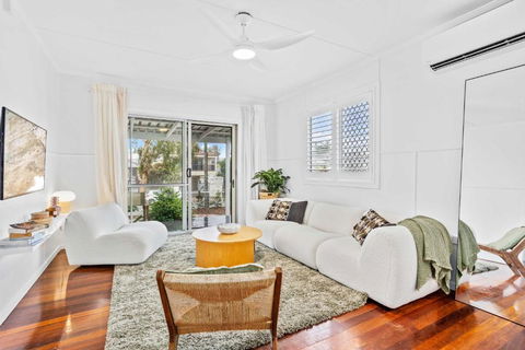 Palm Beach Cottage, Walk To Beach - Tourism Hervey Bay 0