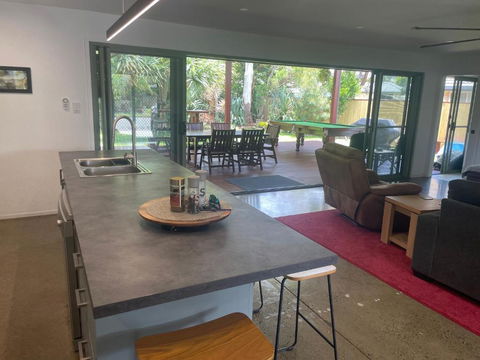 Pandanus Paradise. Newly Renovated 4 Bedroom Home - Tourism Hervey Bay 2