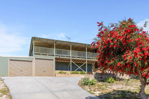 Panoramic Scenic Views Of Preston Beach - Delightful Family Holiday Home - Hervey Bay Accommodation 1