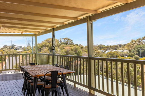 Panoramic Scenic Views Of Preston Beach - Delightful Family Holiday Home - Hervey Bay Accommodation 0
