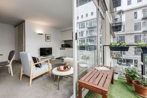 Parade Place - A Central Balcony Stay - Hervey Bay Accommodation 0