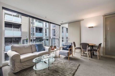 Parade Place - A Central Balcony Stay - Hervey Bay Accommodation 1