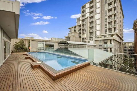 Parade Place - A Central Balcony Stay - Hervey Bay Accommodation 2