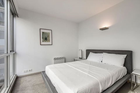 Parade Place - A Central Balcony Stay - Hervey Bay Accommodation 3