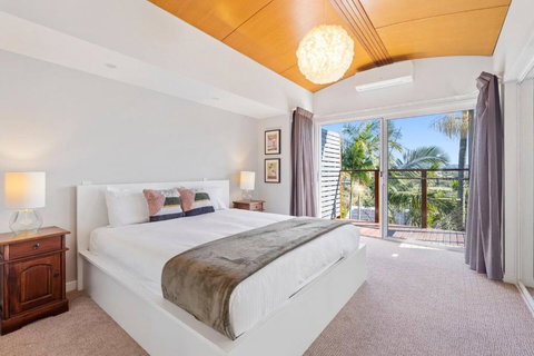 Paradise Palms - Resort Retreat With Panoramic Views - Hervey Bay Accommodation 1