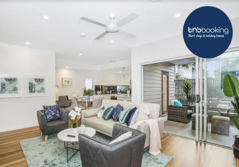 Park Avenue Townhouse Retreat Brisbane Sleeps 10 - Tourism Hervey Bay 0