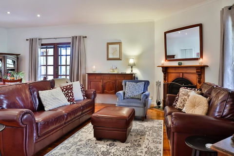 Parker Lodge Maldon - Hervey Bay Accommodation 0