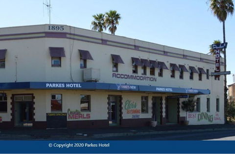Parkes Hotel - Tourism Hervey Bay 0