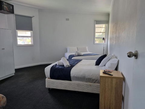 Parkes Hotel - Tourism Hervey Bay 1