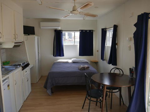 Parkes Country Cabins - Tourism Hervey Bay 0