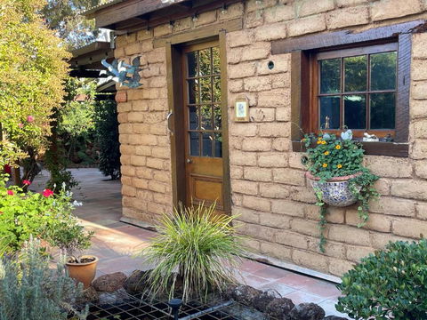 Patricias Garden Studio - Tourism Hervey Bay 1