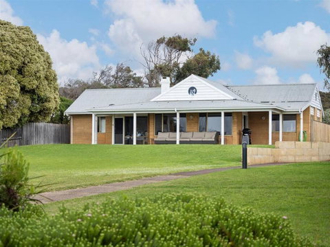 Pelicans View A Riverside Retreat - Hervey Bay Accommodation 0