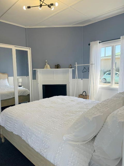 Penguin Paradise Beach House - Hervey Bay Accommodation 2