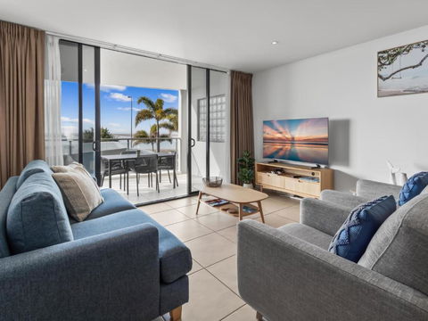 Pier One Waterfront Apartment - Hervey Bay Accommodation 1