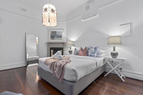 Picture Perfect Create Timeless Treasures - Tourism Hervey Bay 1