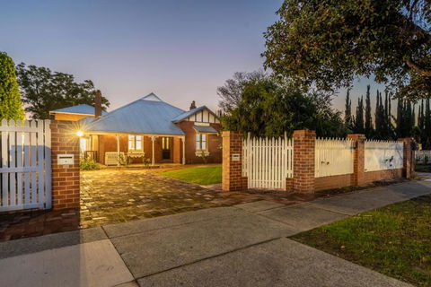 Picture Perfect Create Timeless Treasures - Tourism Hervey Bay 0