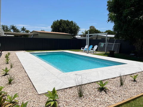 Pet Friendly Beach House With Pool - Sleeps 10 - Hervey Bay Accommodation 2
