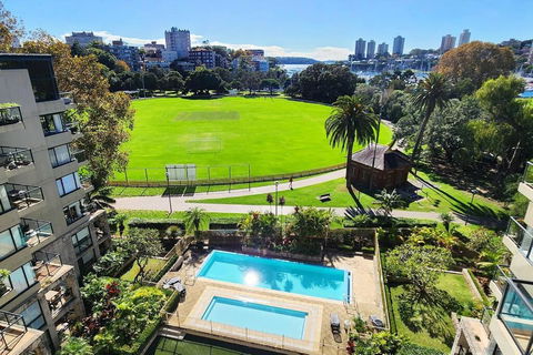Penthouse With Private Terrace, Parking + 2 Pools - Hervey Bay Accommodation 3