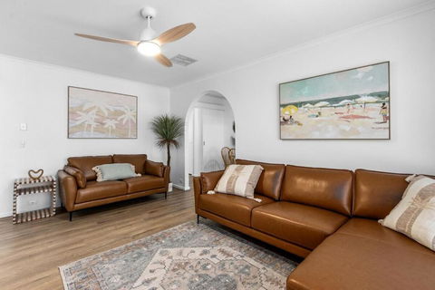 Percys Beach House Moonta Bay - Tourism Hervey Bay 1