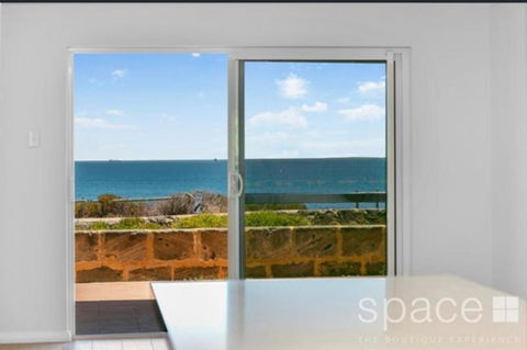 Perfect Oceanfront Cottesloe Apartment - Tourism Hervey Bay 2
