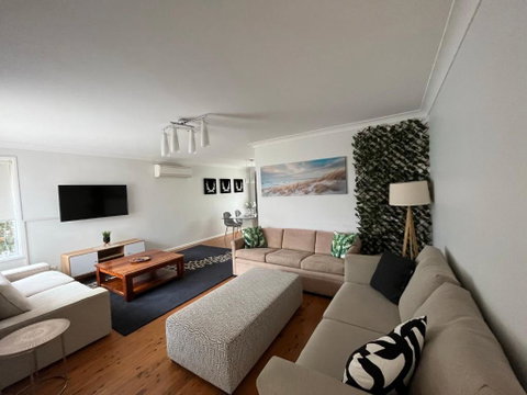 Perfectly Located House With A Big Backyard. - Hervey Bay Accommodation 1