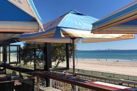 PET FRIENDLY & Super Central Retro Beach Pad! - Hervey Bay Accommodation 2