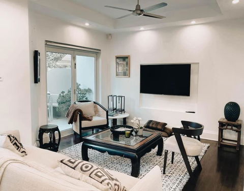 Picasso Villa In Rose Bay - Tourism Hervey Bay 0