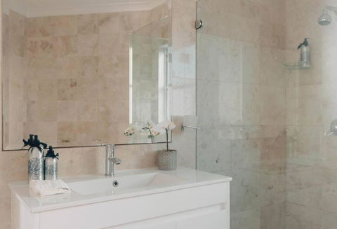 Picasso Villa In Rose Bay - Tourism Hervey Bay 1