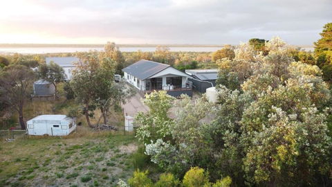 PIECE OF PARADISE, Huge 4 Bedroom Haven - Tourism Hervey Bay 3