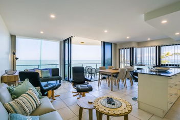 Pier View Serenity with Hervey Bay Accommodation