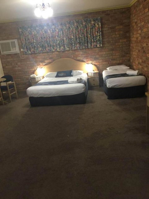 Pines Country Club Motor Inn - Hervey Bay Accommodation 3