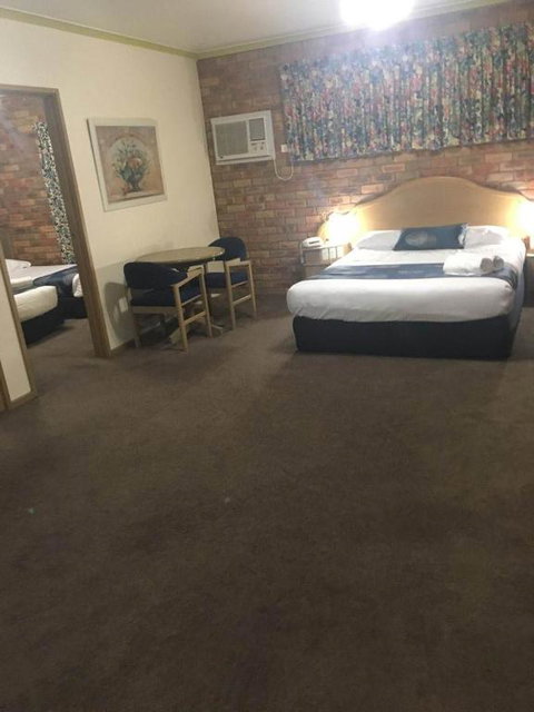Pines Country Club Motor Inn - Hervey Bay Accommodation 2