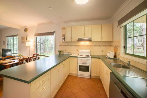 Pinnacle Retreat - Tourism Hervey Bay 1