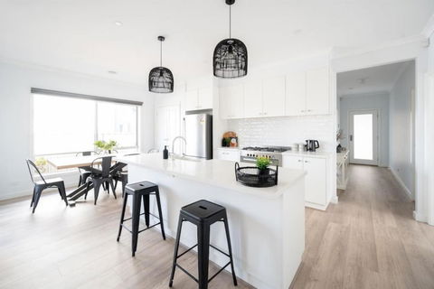 PIPER Modern Home Walk To Beach Shops Parks - Hervey Bay Accommodation 0