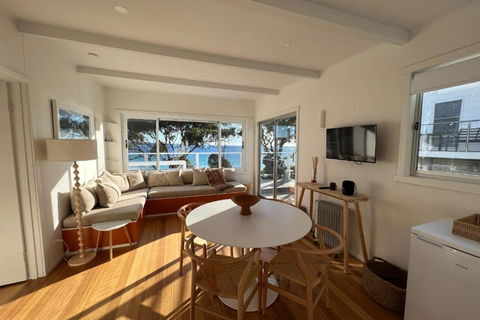 PIPI SHACK - Iconic Waterfront Shack Binalong Bay - Hervey Bay Accommodation 2