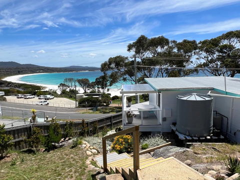 PIPI SHACK - Iconic Waterfront Shack Binalong Bay - Hervey Bay Accommodation 1