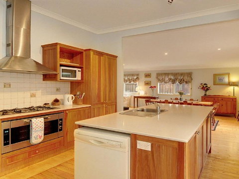 Plum Tree Cottage - Tourism Hervey Bay 3