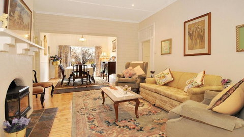 Plum Tree Cottage - Tourism Hervey Bay 1