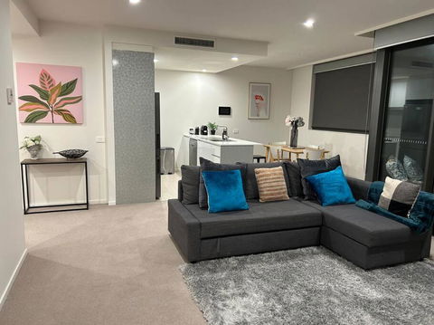 Plush Apartment On Mort - Tourism Hervey Bay 0