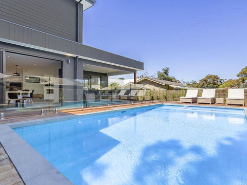 Pool And Spa - 300m Walk To Beach - Hervey Bay Accommodation 0