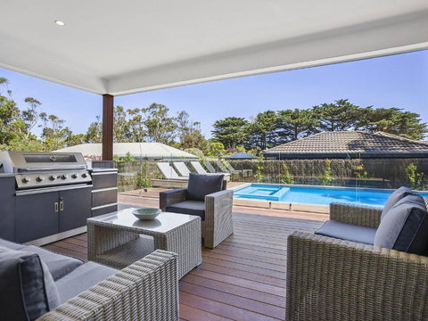 Pool And Spa - 300m Walk To Beach - Hervey Bay Accommodation 1