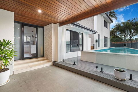 Pool House Hideaway - Tourism Hervey Bay 0