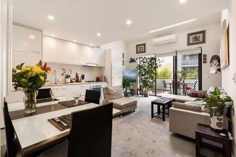 Poolside Apartment Opposite Redfern Park - Hervey Bay Accommodation 0