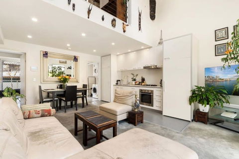 Poolside Apartment Opposite Redfern Park - Hervey Bay Accommodation 1