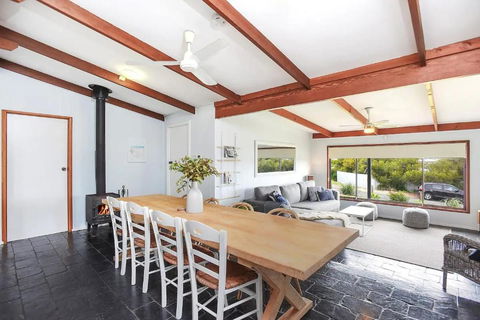 Port Elliot Coastal Cottage - 18 Handby Street,Port Elliot, No Linen Included - Tourism Hervey Bay 0